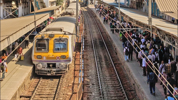 सेंट्रल रेलवे की कर्जत-खोपोली की दो लोकल ट्रेन तीन दिन के लिए रद्द